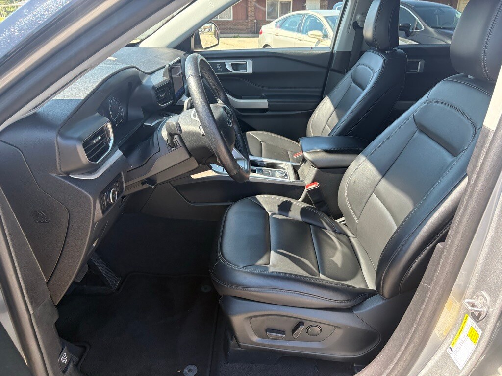 2023 Ford Explorer XLT photo 4