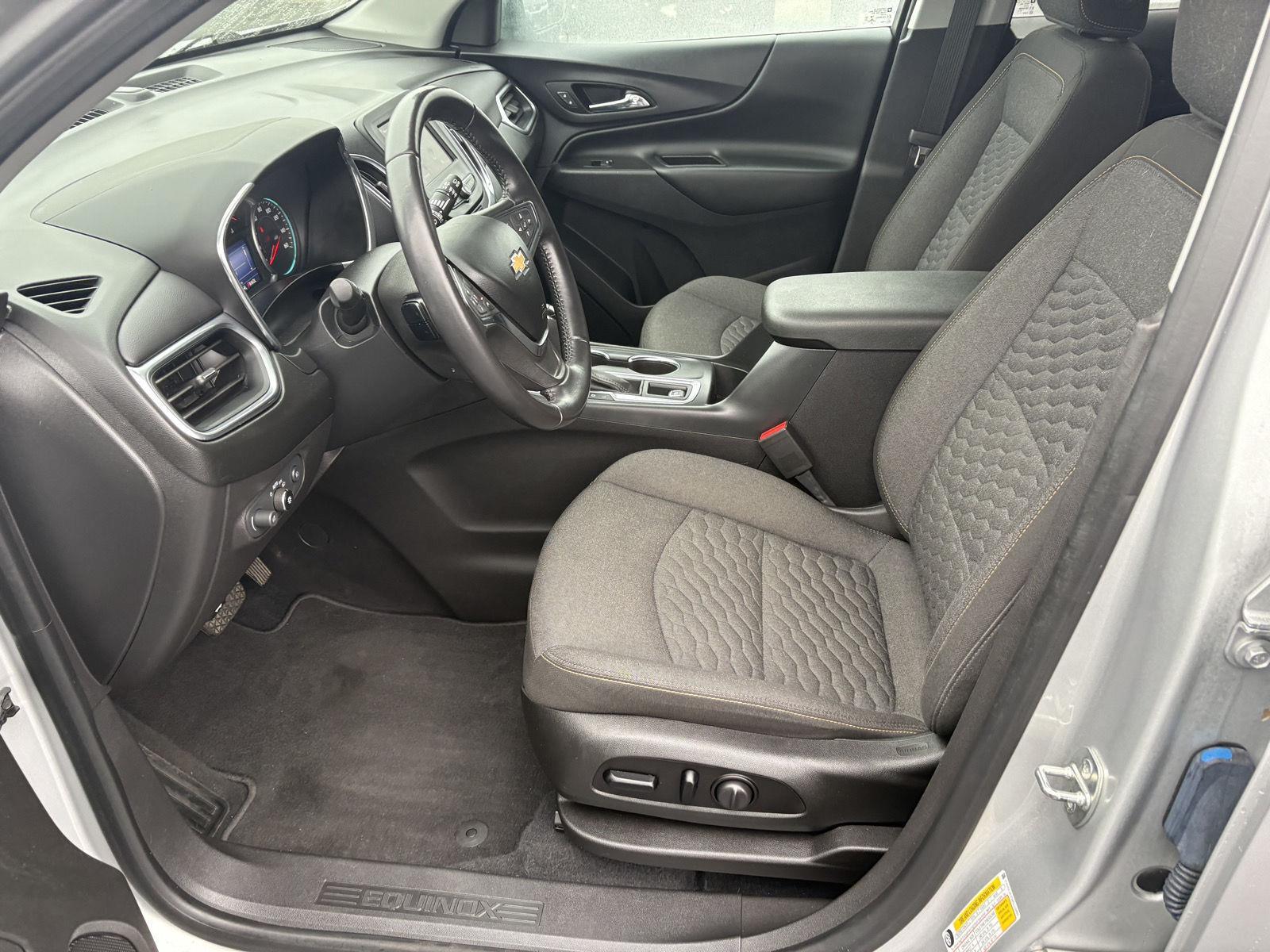 2021 Chevrolet Equinox LT photo 3