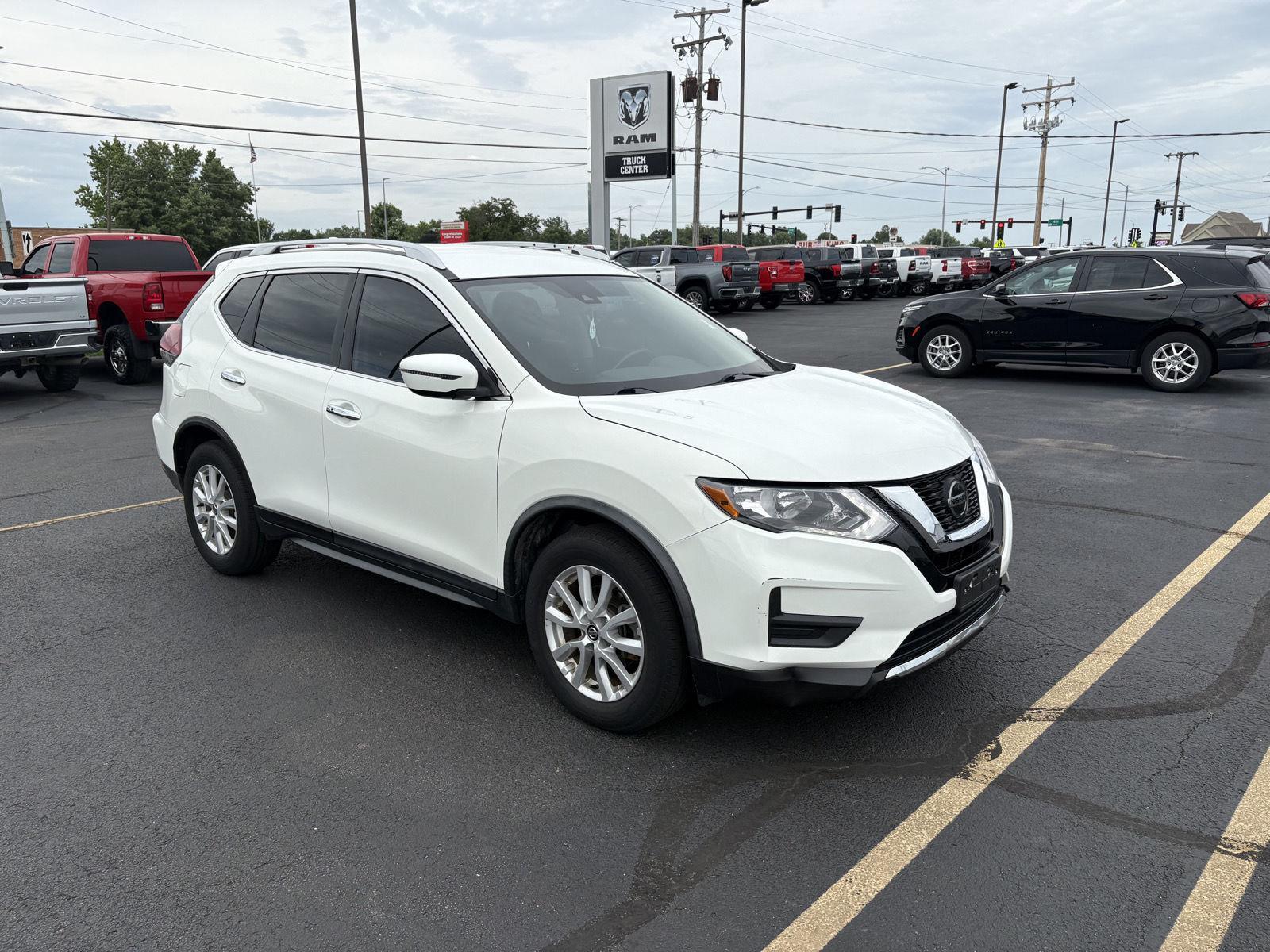 Used 2019 Nissan Rogue SV with VIN KNMAT2MT0KP543600 for sale in Charleston, IL