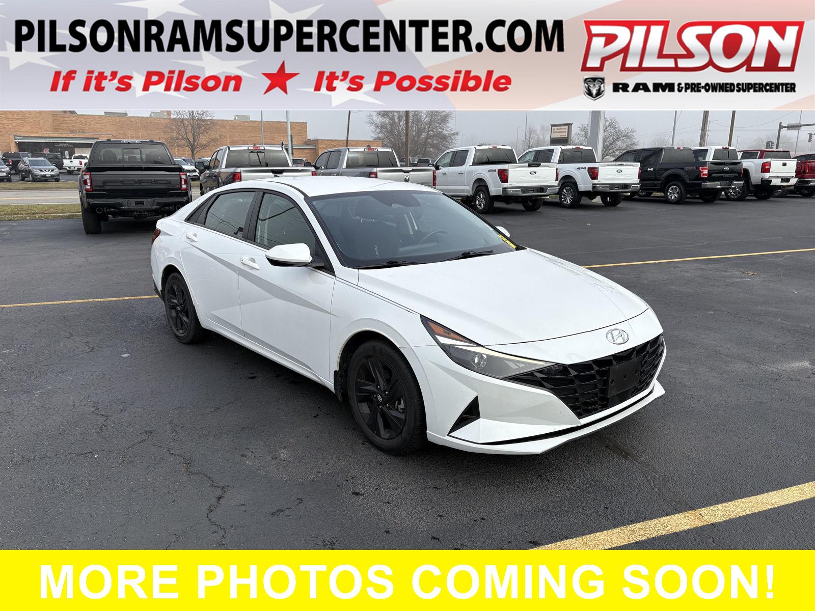 2022 Hyundai Elantra SEL's photo