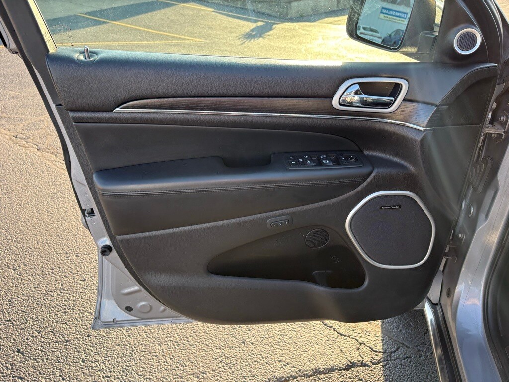 2018 Jeep Grand Cherokee Summit photo 2