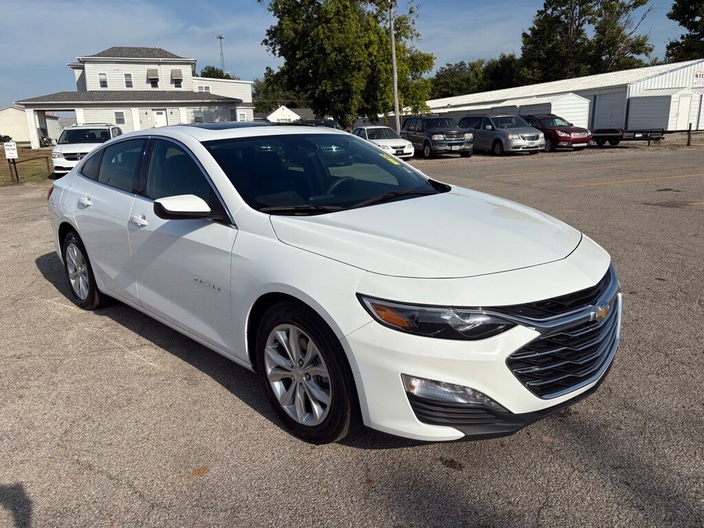 2024 Chevrolet Malibu 1LT photo 2