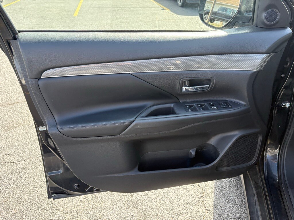 2020 Mitsubishi Outlander photo 3