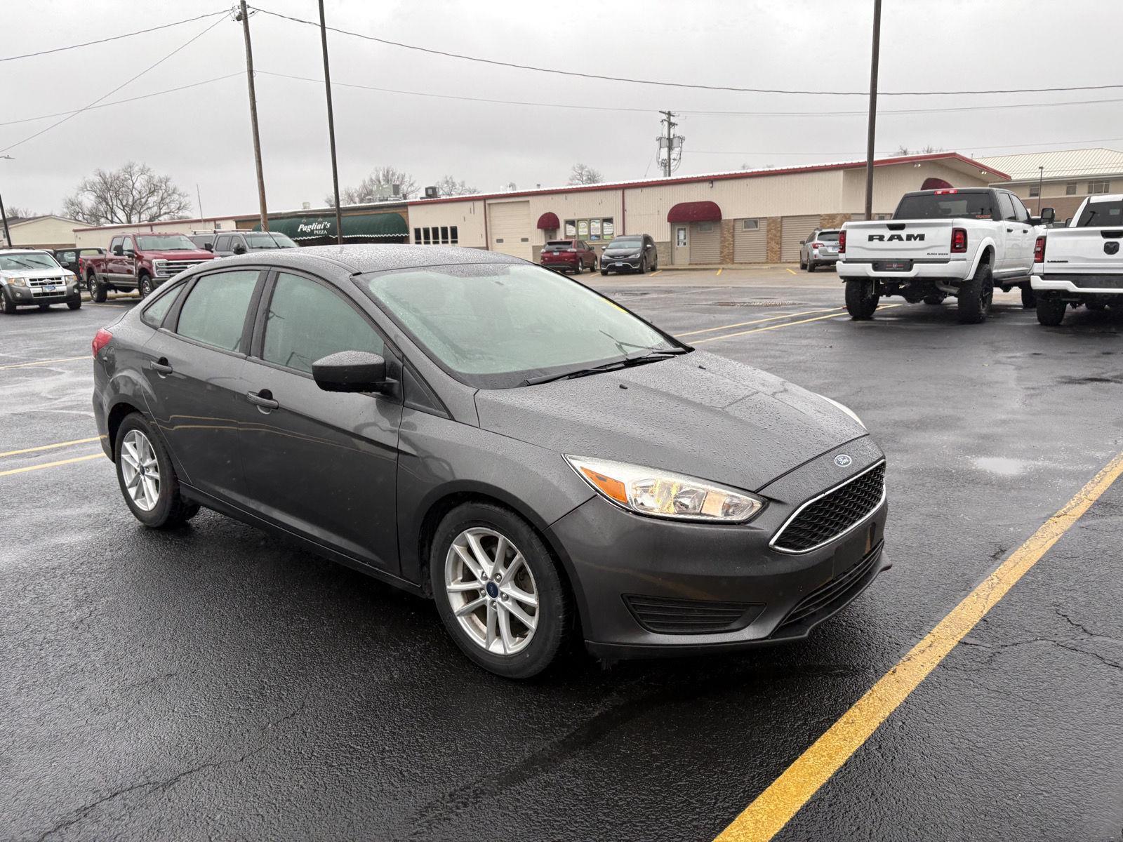 Used 2018 Ford Focus SE with VIN 1FADP3F20JL272416 for sale in Charleston, IL