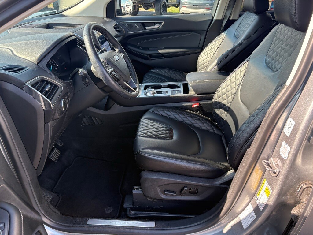 2024 Ford Edge Titanium photo 4
