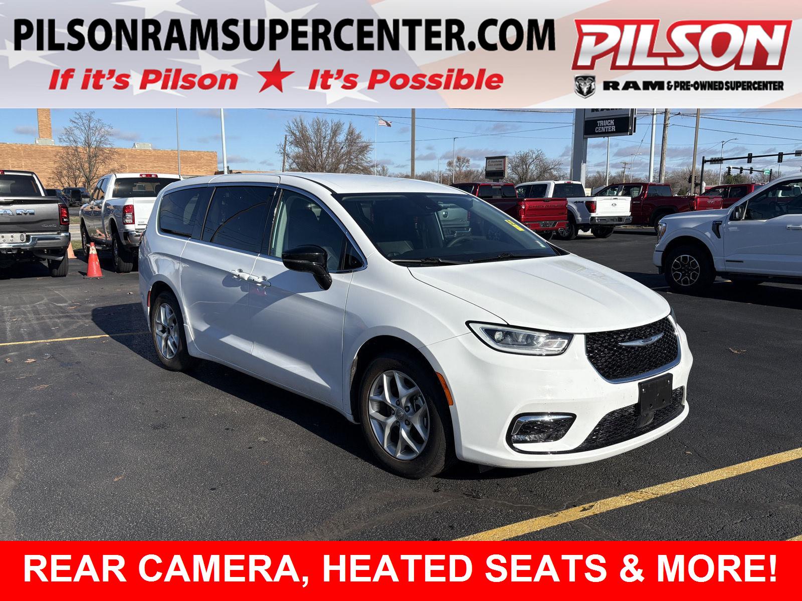 2024 Chrysler Pacifica Touring L's photo