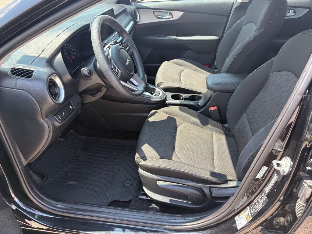 2023 Kia Forte LXS photo 4