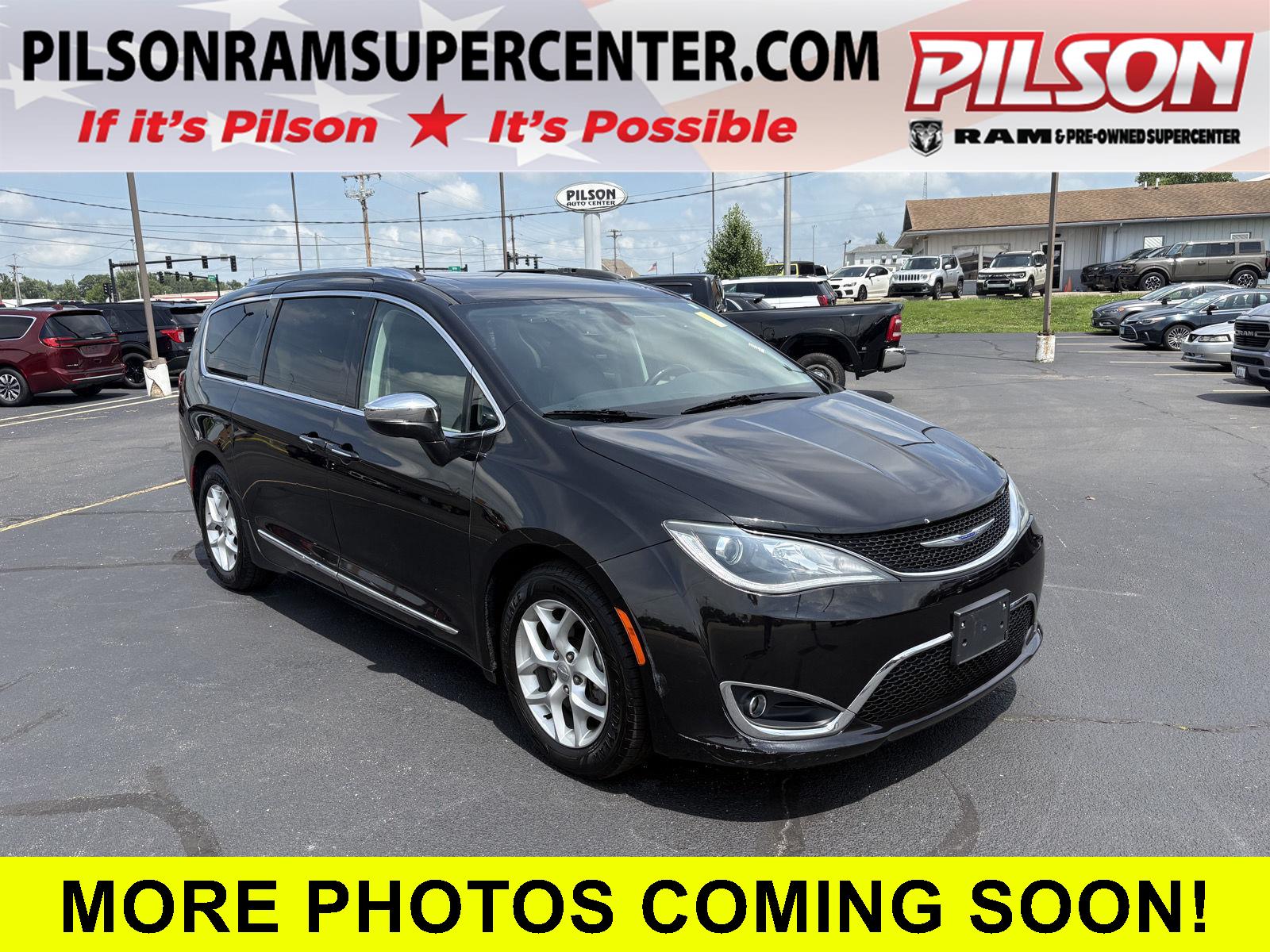 2019 Chrysler Pacifica Limited's photo