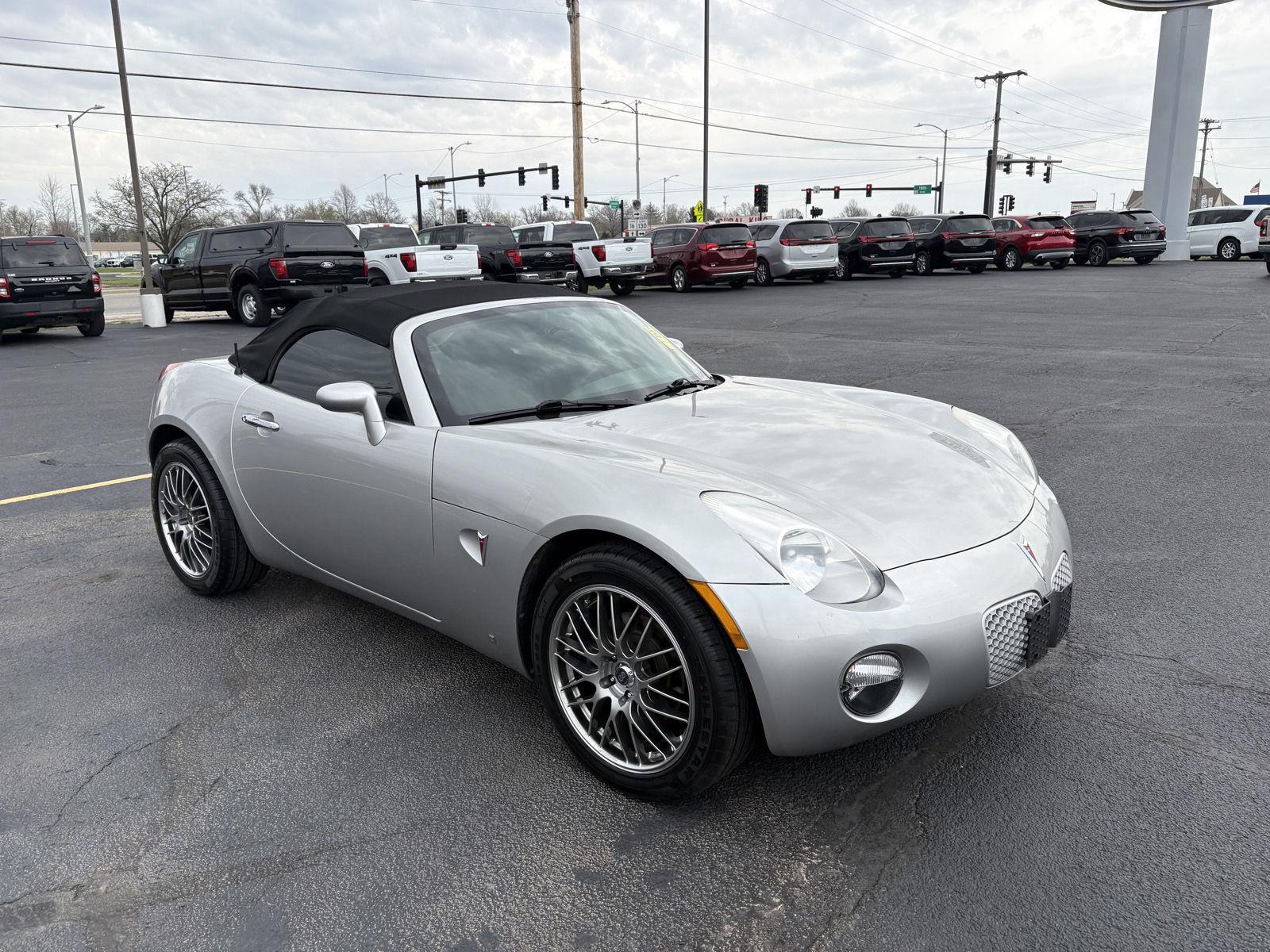 Used 2006 Pontiac Solstice Base with VIN 1G2MB35B66Y113201 for sale in Charleston, IL