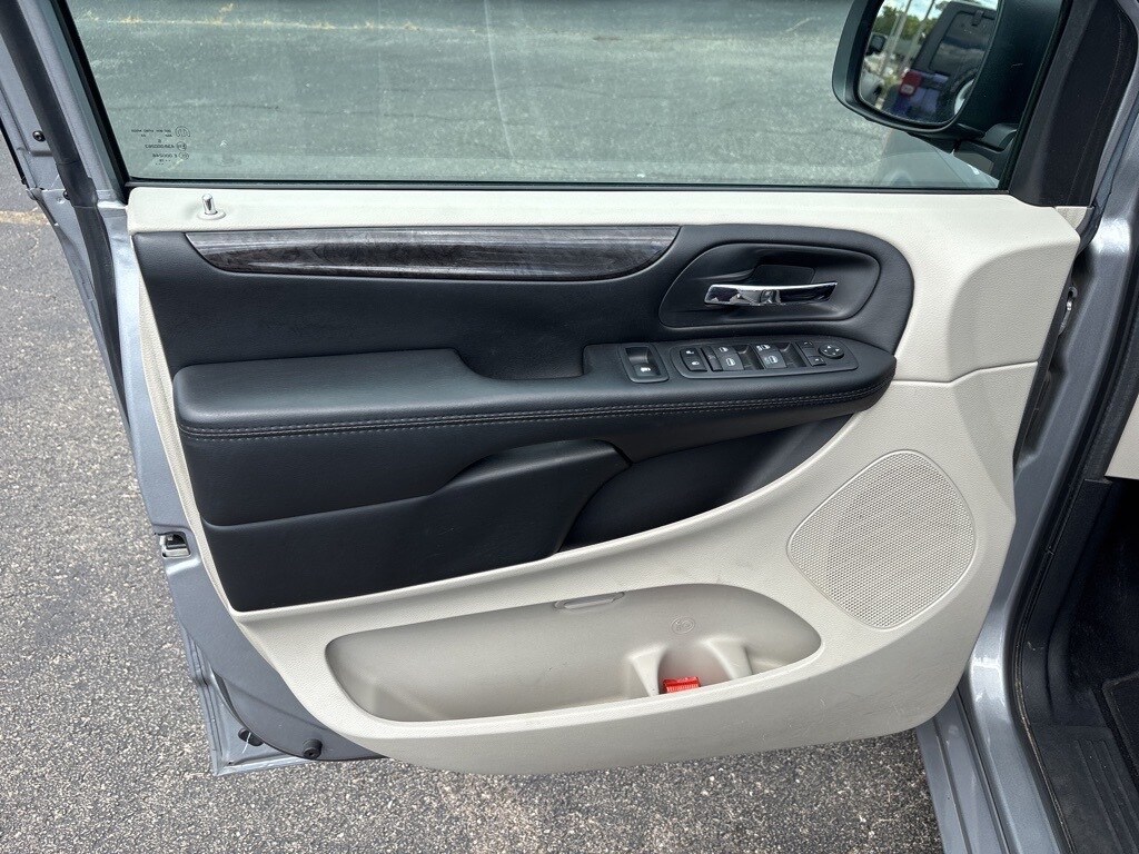 2019 Dodge Grand Caravan SE photo 2