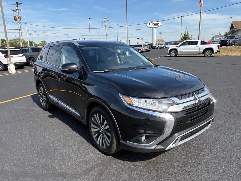 2020 Mitsubishi Outlander photo 2