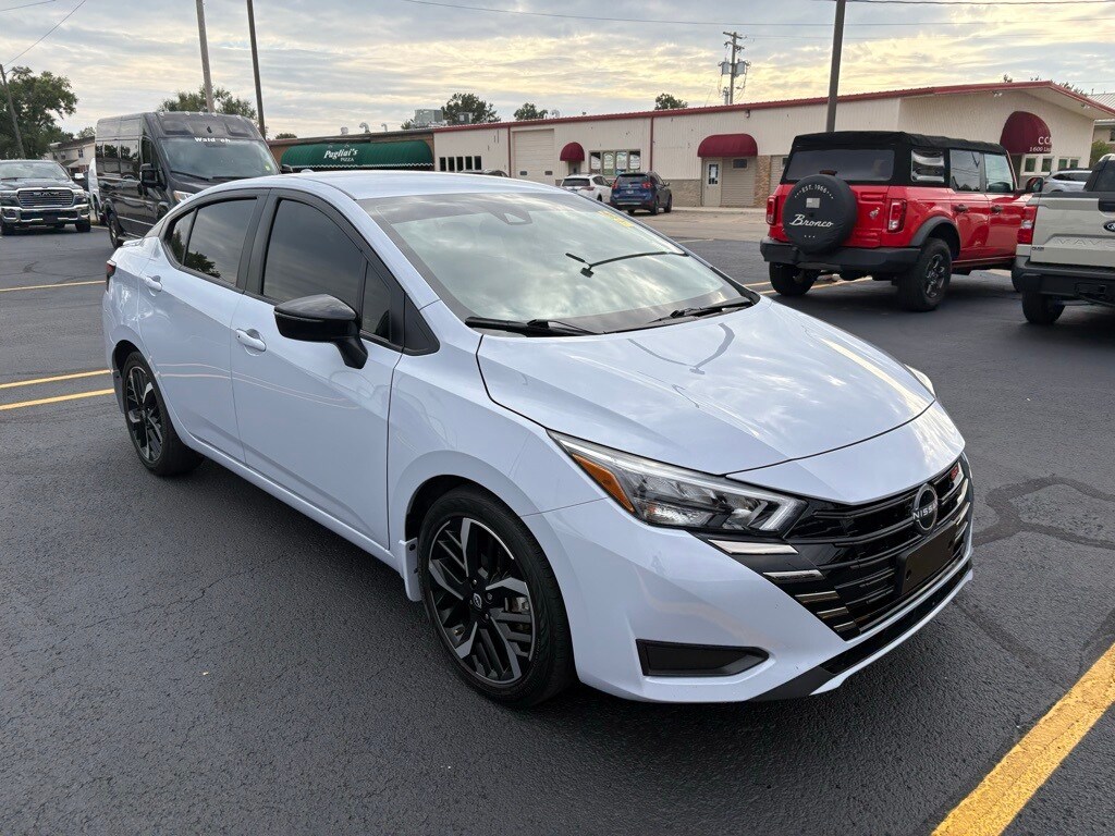 2024 Nissan Versa 1.6 SR photo 2