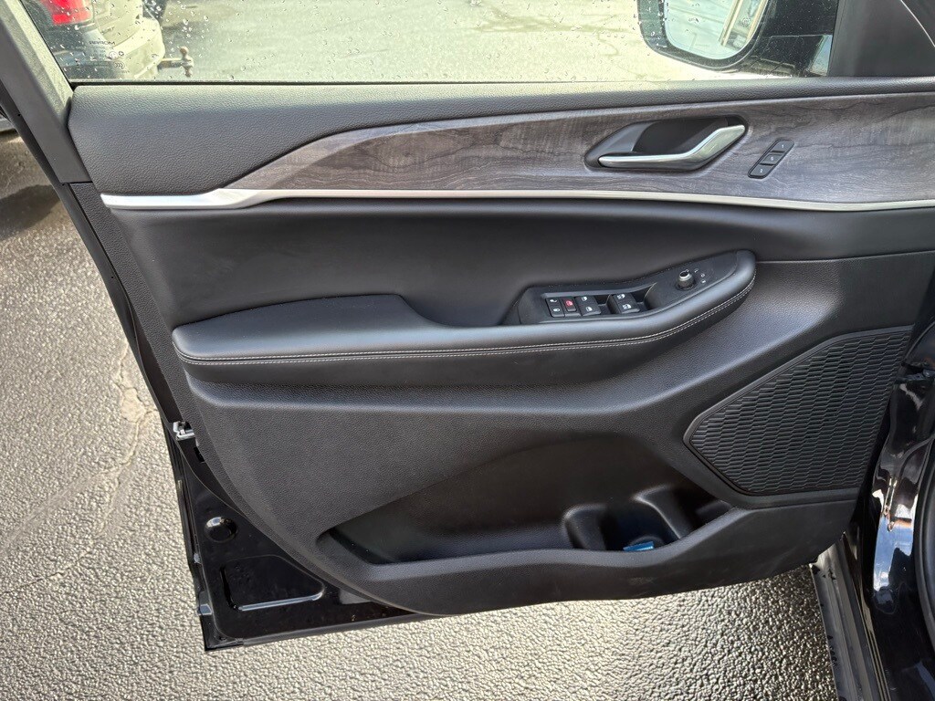 2024 Jeep Grand Cherokee Limited photo 2