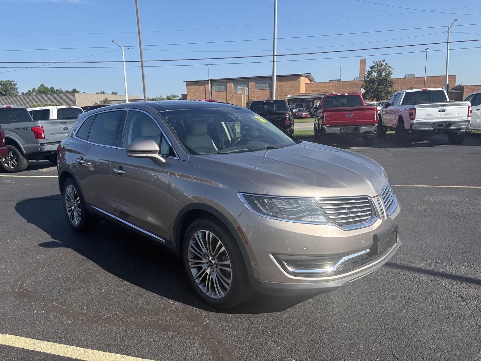 Used 2018 Lincoln MKX Reserve with VIN 2LMPJ8LR9JBL29221 for sale in Charleston, IL