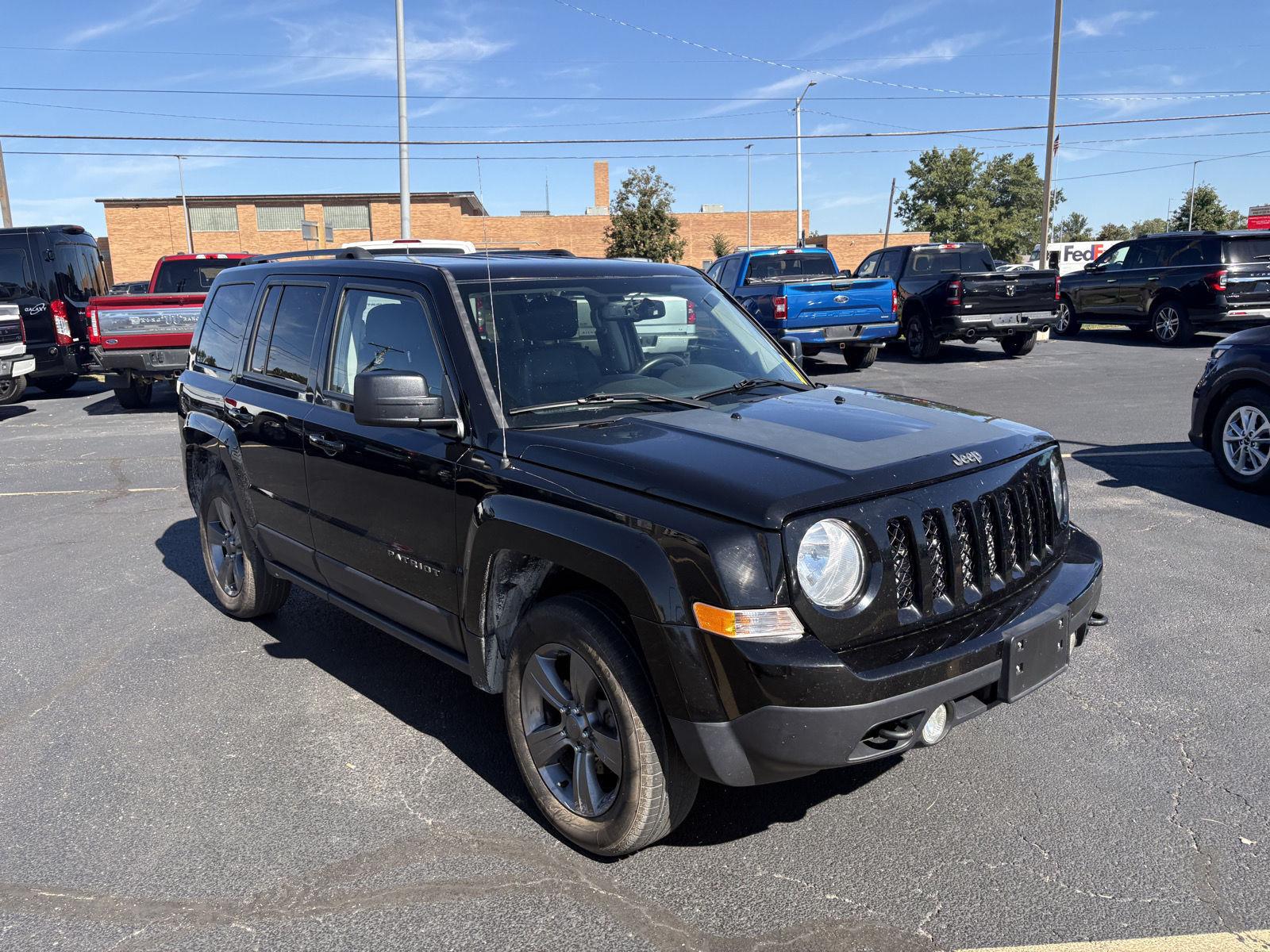 Used 2017 Jeep Patriot Sport SE with VIN 1C4NJRBB7HD111686 for sale in Charleston, IL