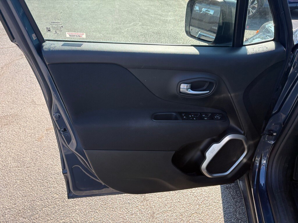 2021 Jeep Renegade Latitude photo 2