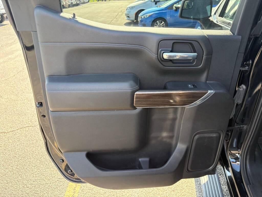 2021 Chevrolet Silverado 1500 RST photo 3