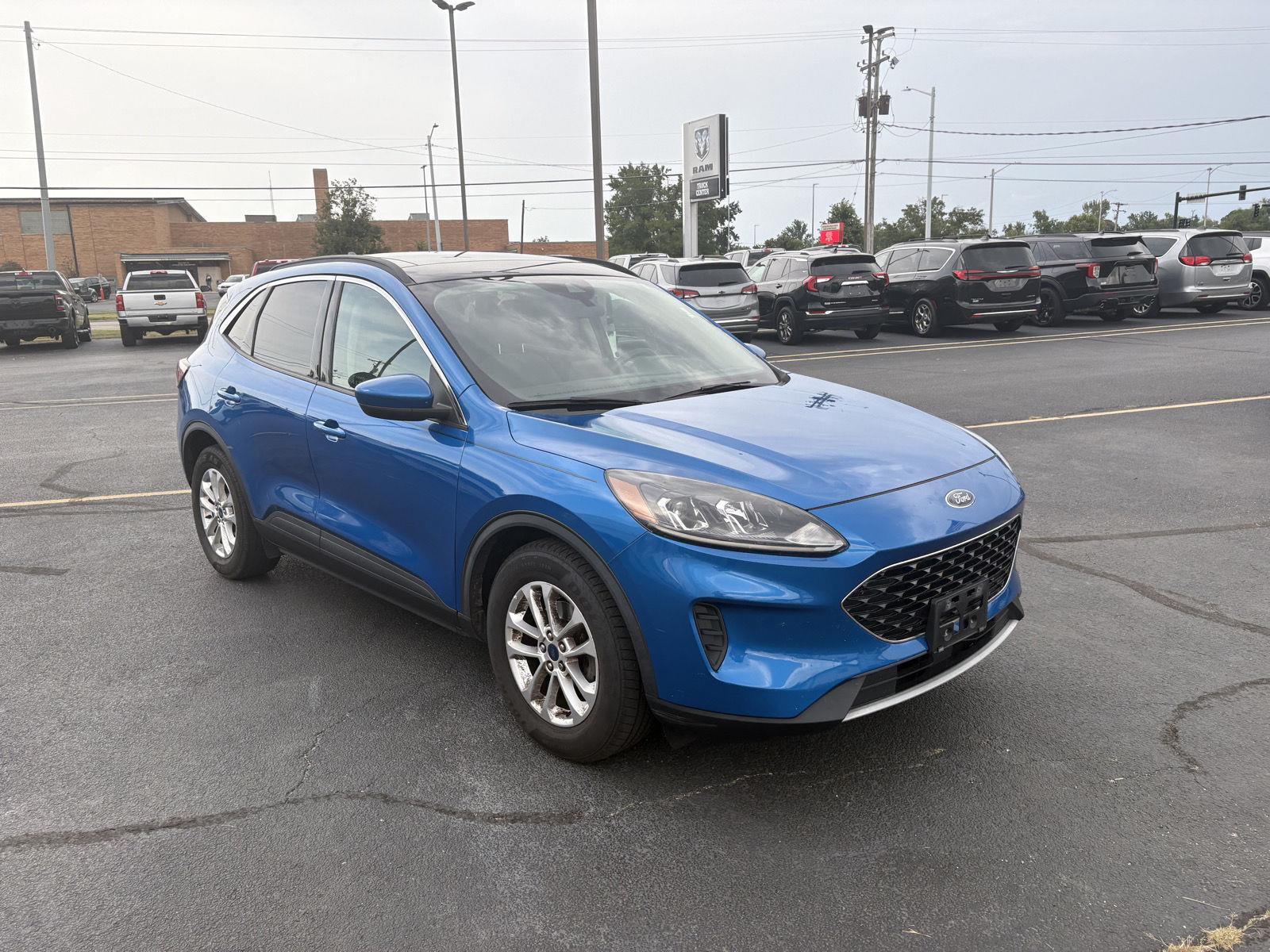 Used 2020 Ford Escape SE with VIN 1FMCU0G66LUA83213 for sale in Charleston, IL