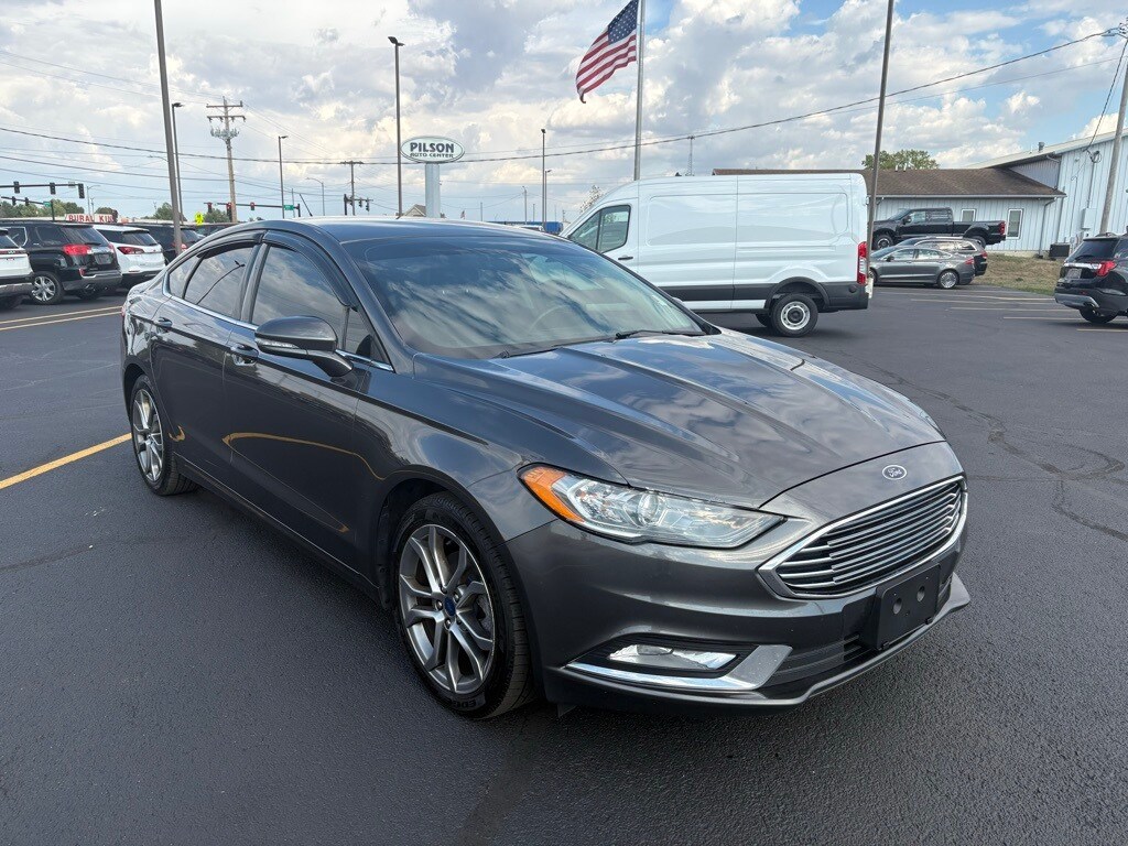 2017 Ford Fusion SE photo 2