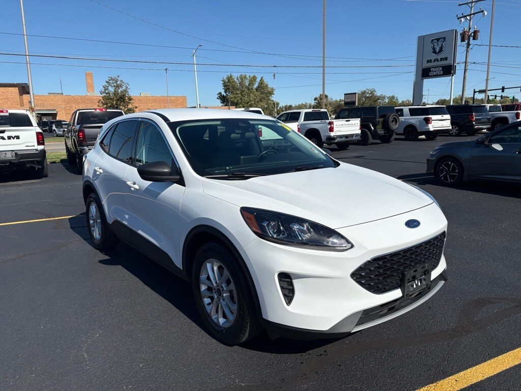 2022 Ford Escape SE photo 2