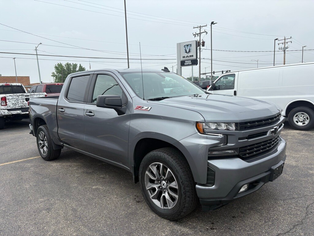 2022 Chevrolet Silverado 1500 RST photo 2