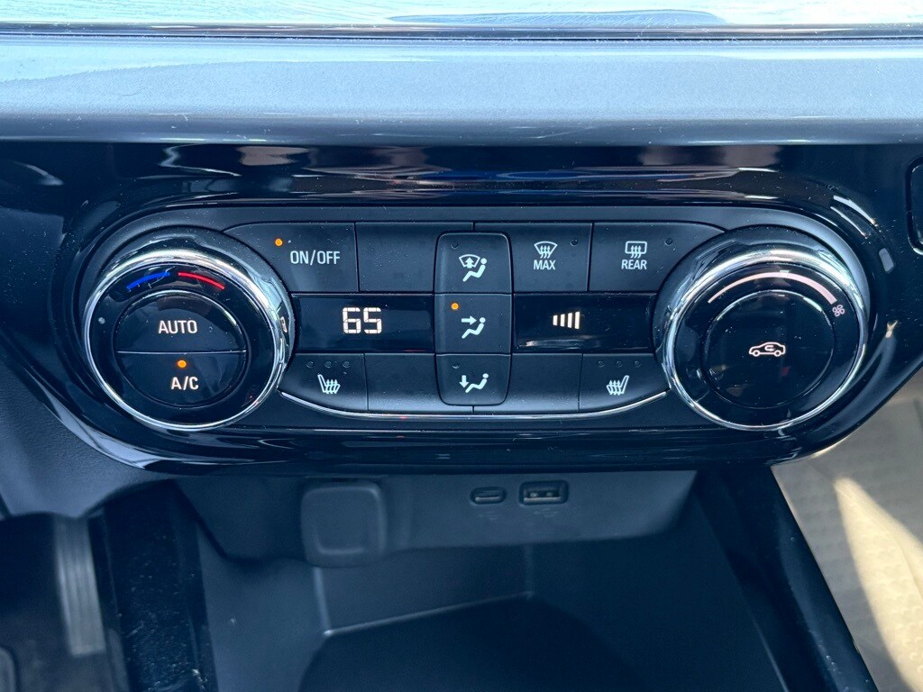 2024 Chevrolet Trax LT photo 3