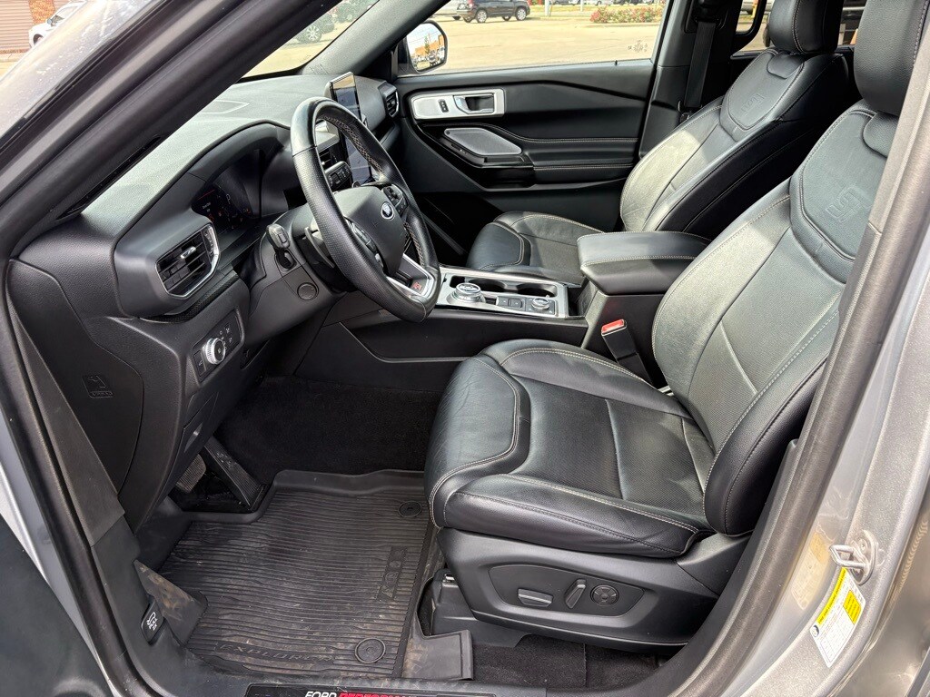 2021 Ford Explorer ST photo 3