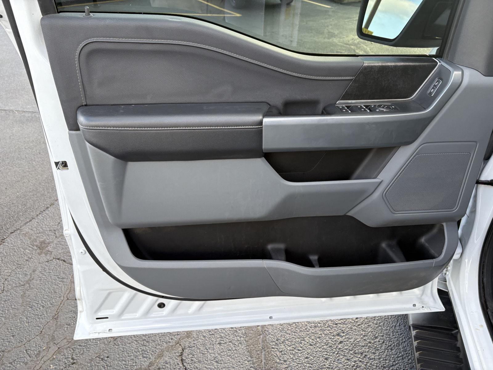 2023 Ford F-150 XLT photo 2