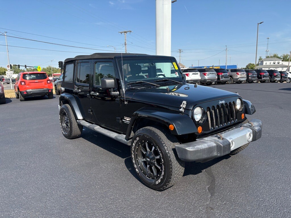 2011 Jeep Wrangler Unlimited Sahara photo 2