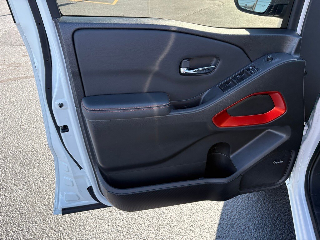 2023 Nissan Frontier PRO-4X photo 2