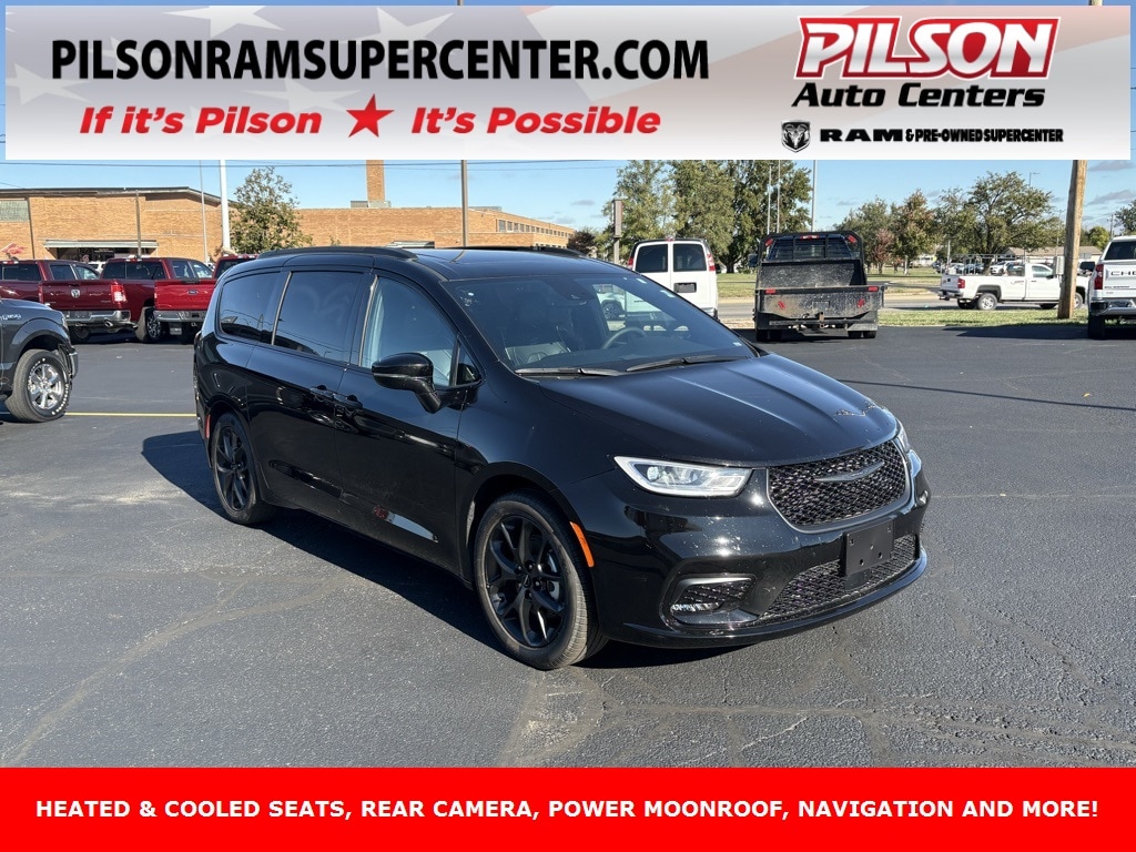 Used 2025 Chrysler Pacifica Limited Van