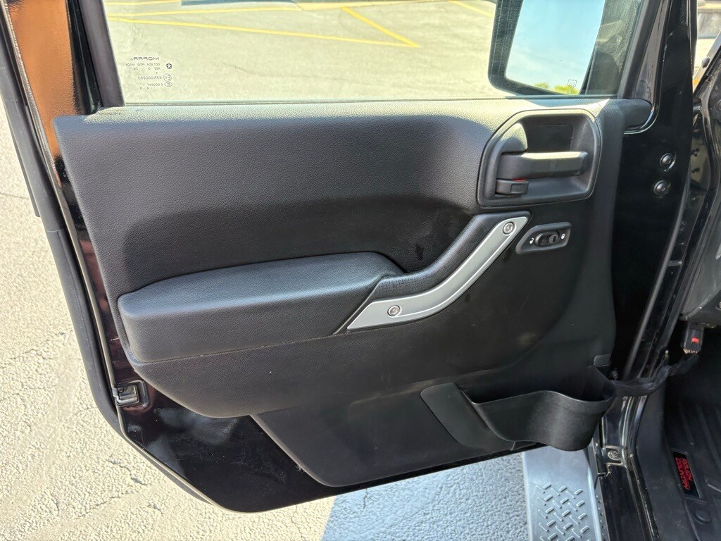 2011 Jeep Wrangler Unlimited Sahara photo 3
