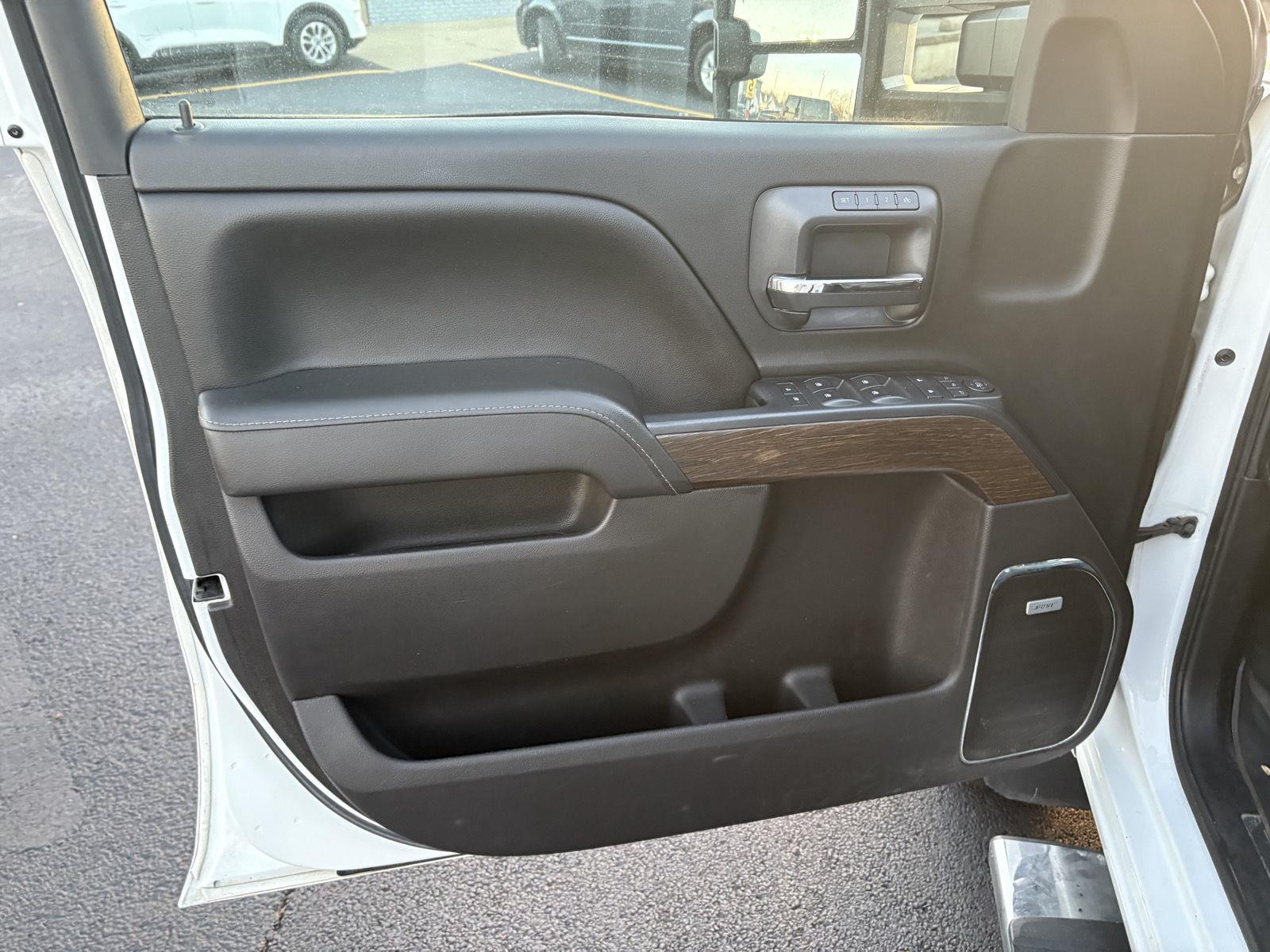 2017 Gmc Sierra Denali photo 3