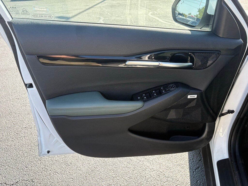 2024 Kia Seltos SX photo 3