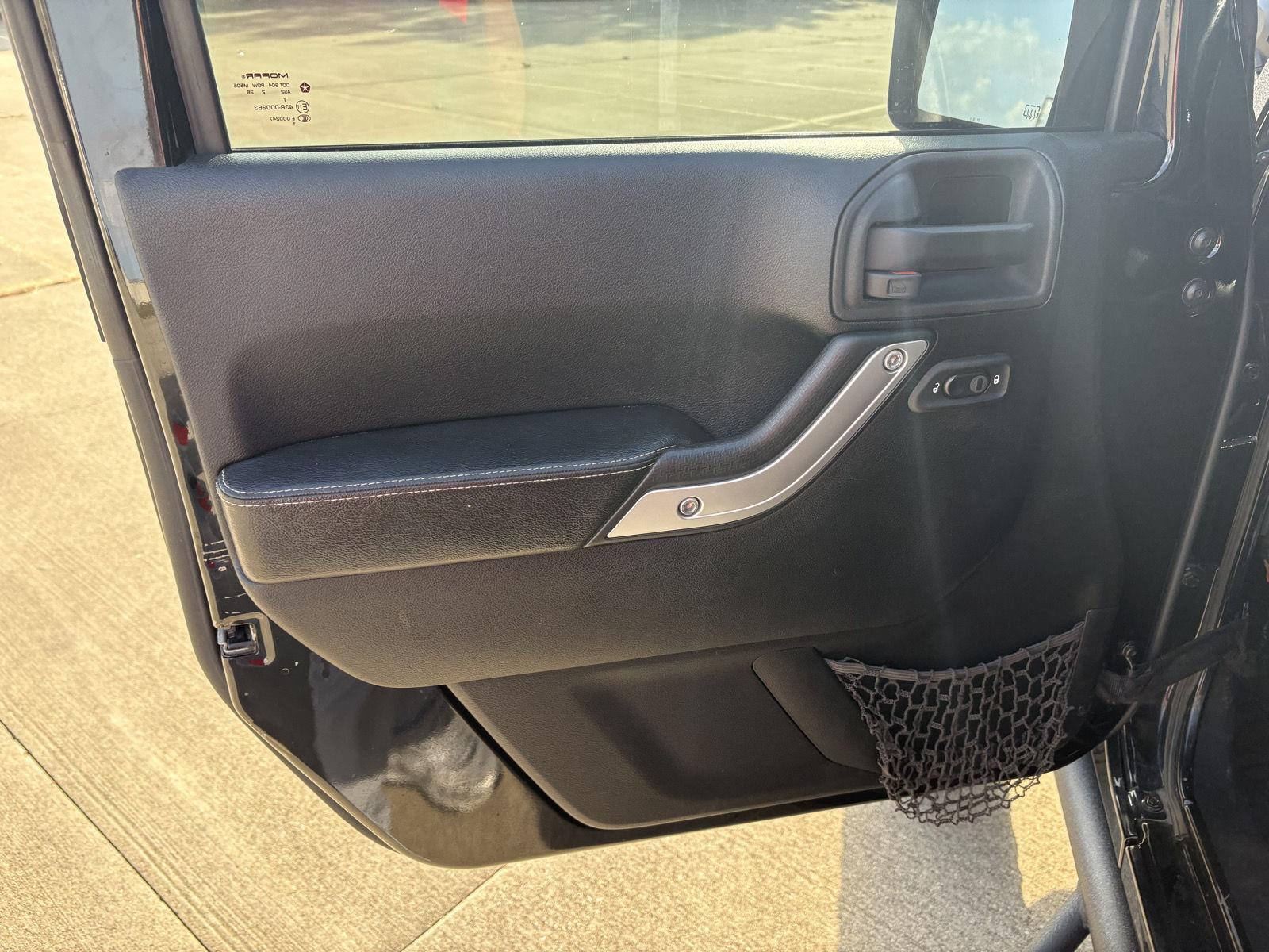 2012 Jeep Wrangler Unlimited Call of Duty: MW3 Edition photo 3