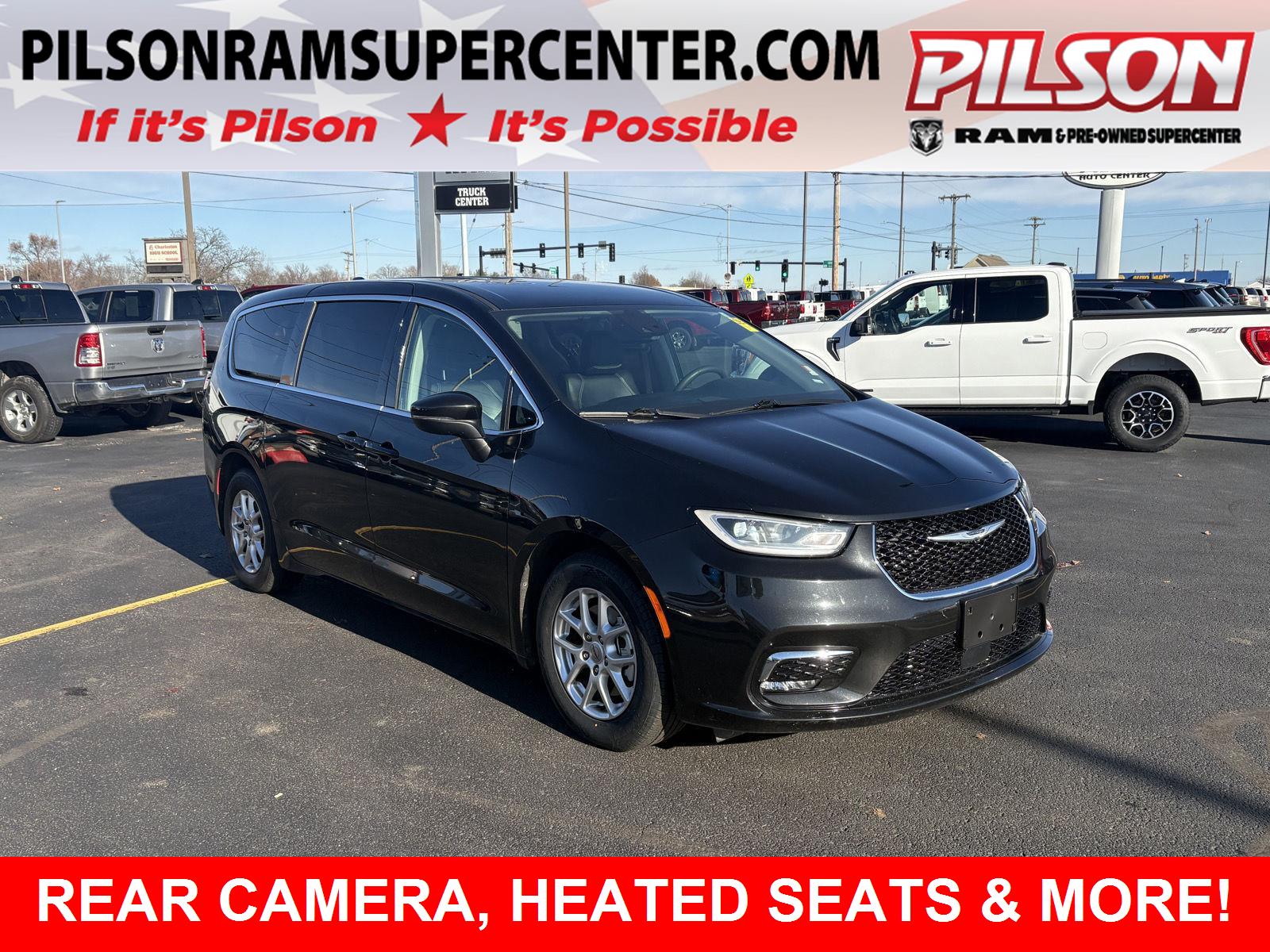 2023 Chrysler Pacifica Touring L's photo