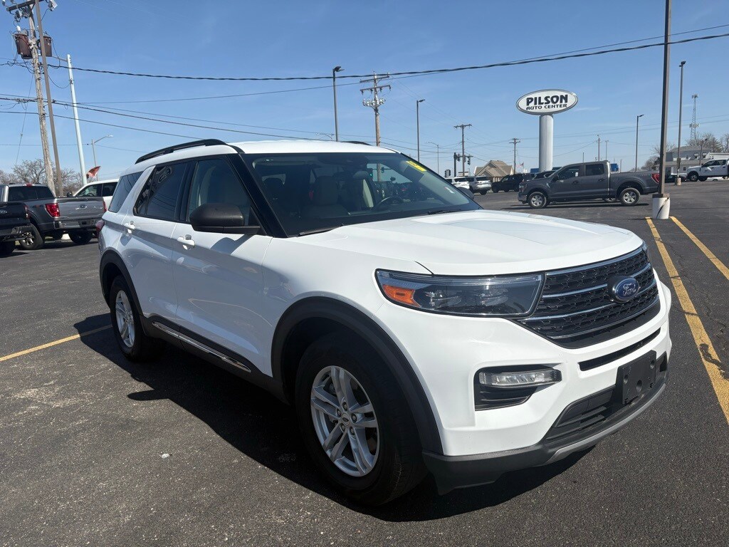 2023 Ford Explorer XLT photo 2