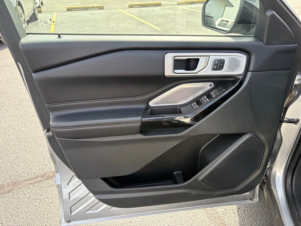 2021 Ford Explorer ST photo 2