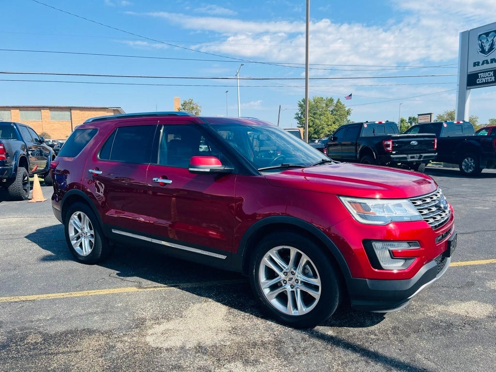 Used 2017 Ford Explorer Limited with VIN 1FM5K8F8XHGC75367 for sale in Charleston, IL