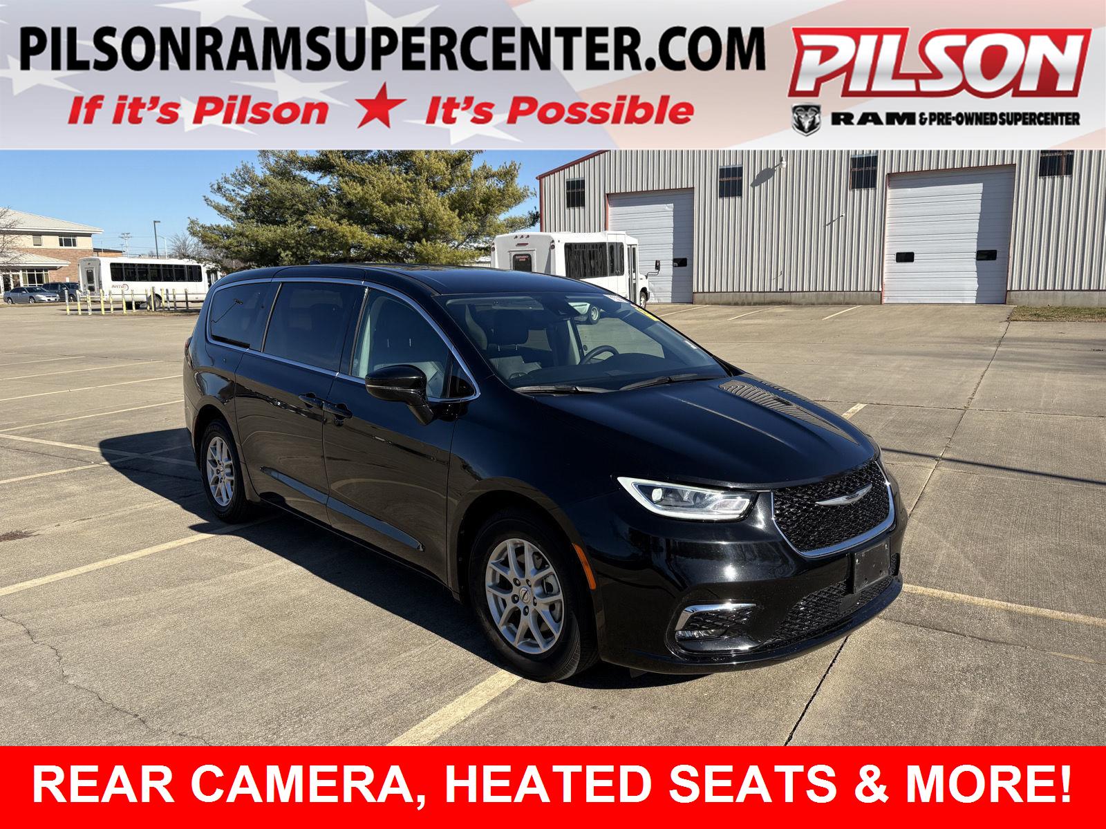 2024 Chrysler Pacifica Touring L's photo