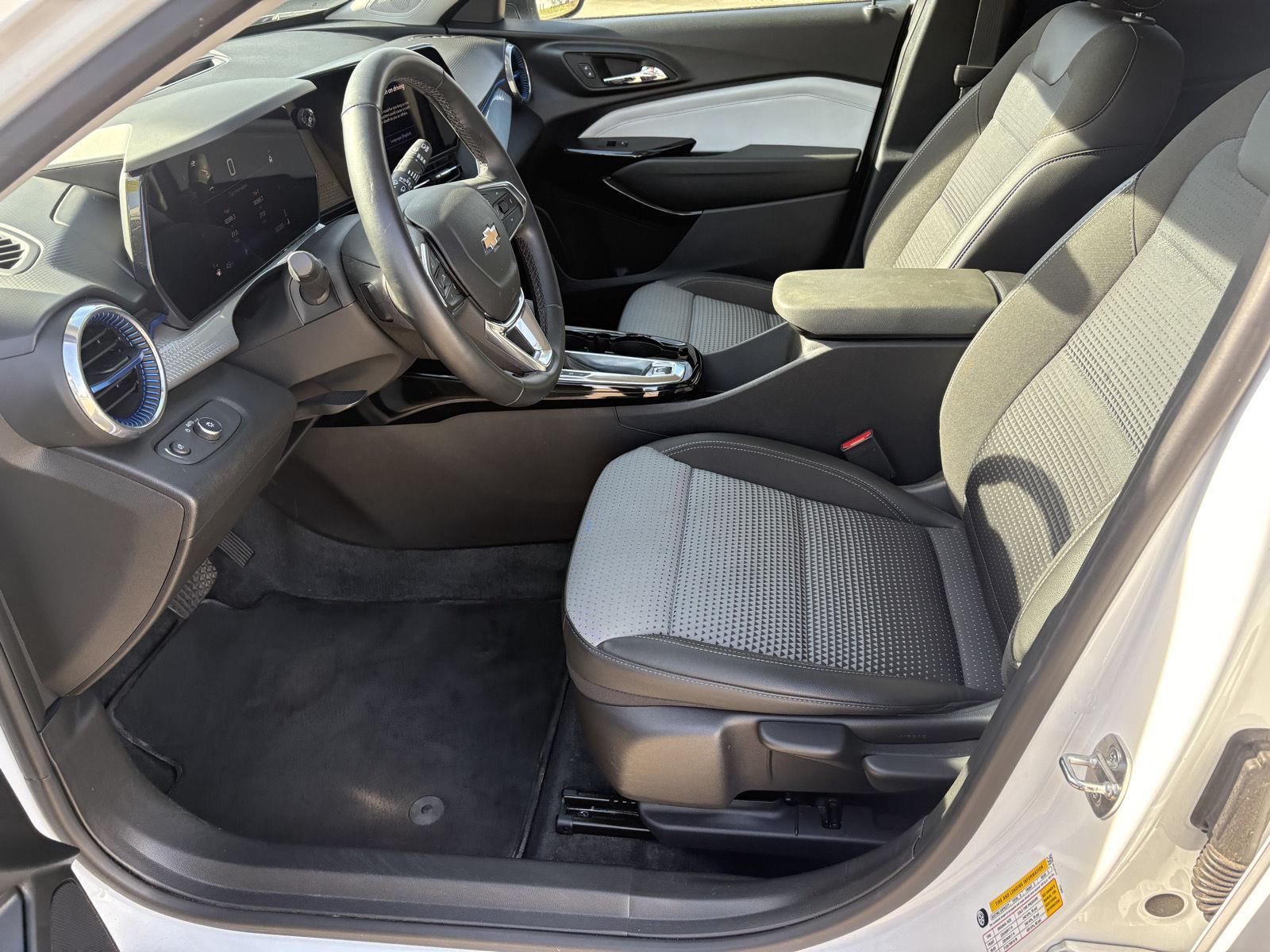 2024 Chevrolet Trax LT photo 4