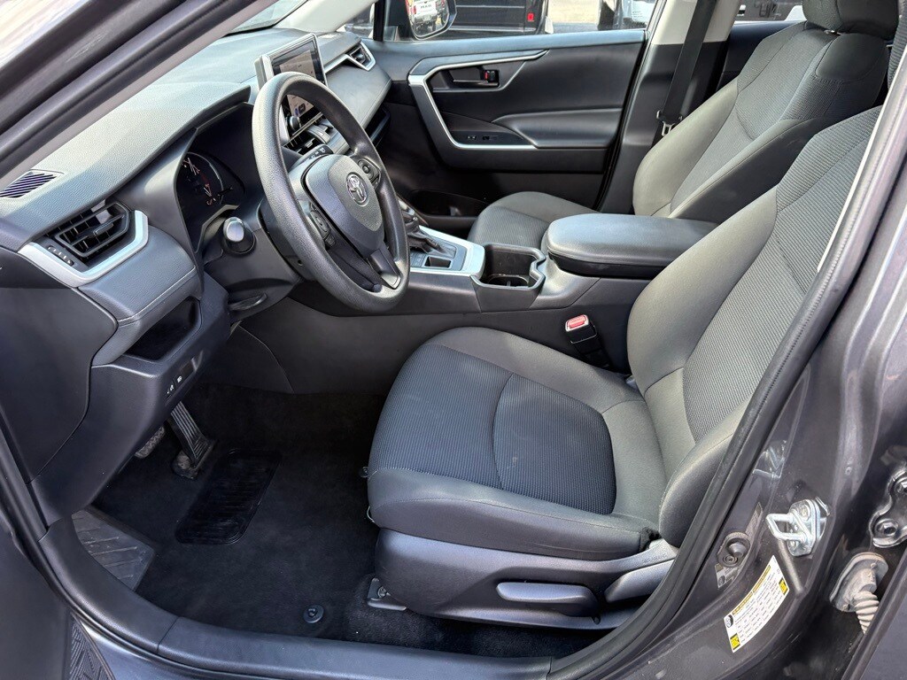 2024 Toyota RAV4 LE photo 4