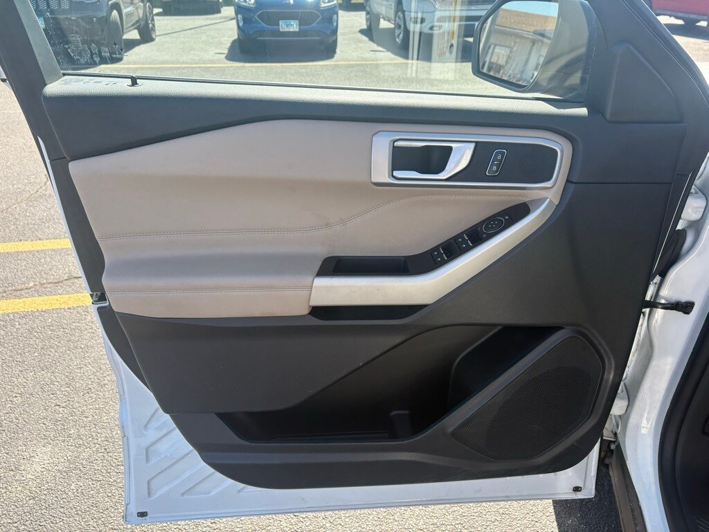 2023 Ford Explorer XLT photo 4