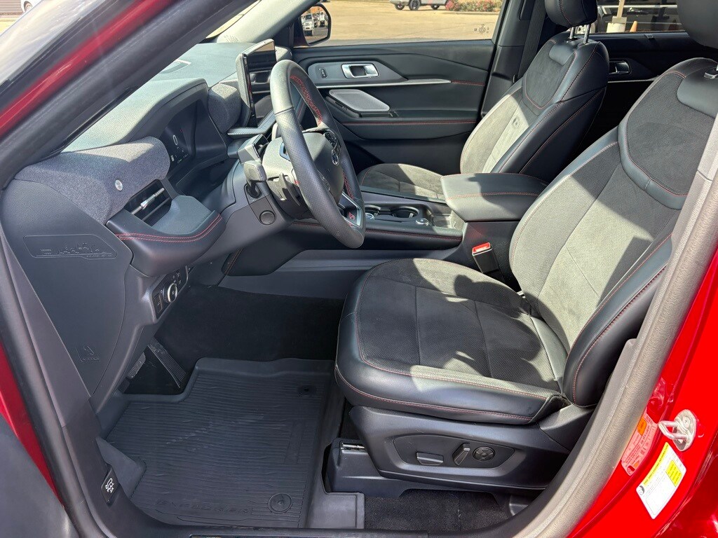 2025 Ford Explorer ST photo 4
