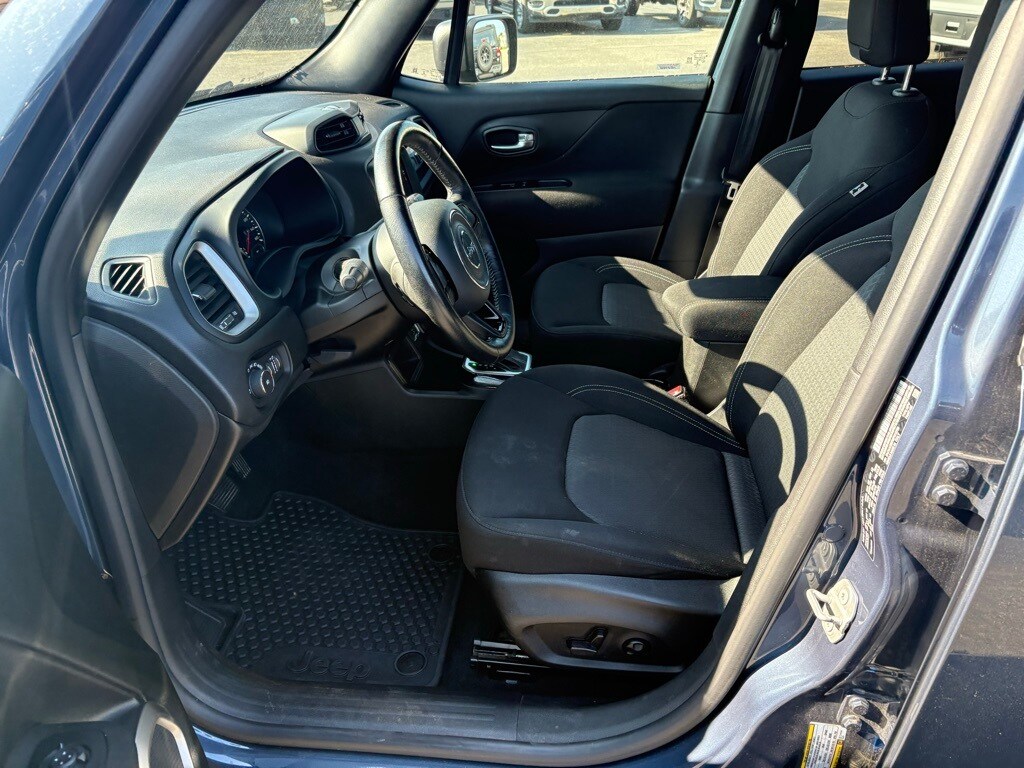 2021 Jeep Renegade Latitude photo 3