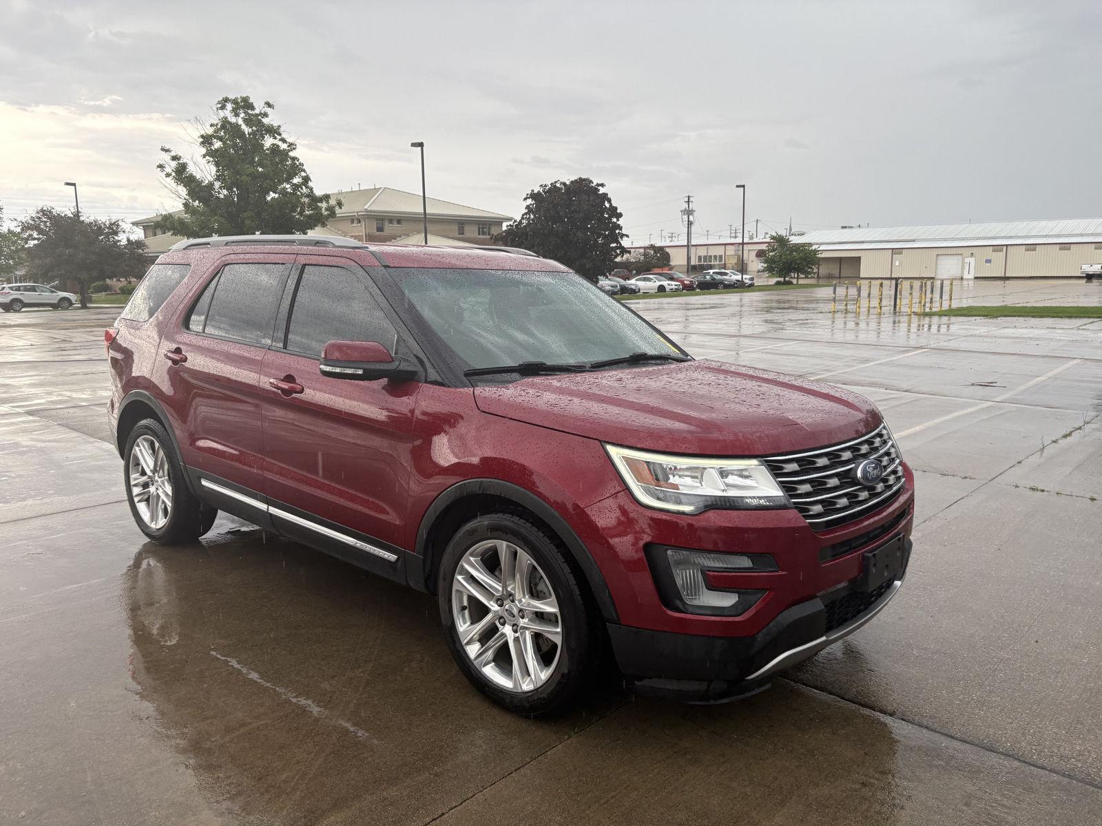 Used 2017 Ford Explorer XLT with VIN 1FM5K7D83HGA31539 for sale in Charleston, IL
