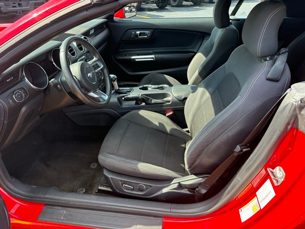 2015 Ford Mustang V6 Convertible photo 4