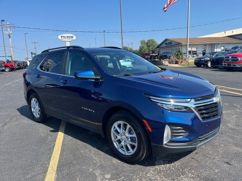 Used 2022 Chevrolet Equinox LT with VIN 3GNAXKEV0NL169923 for sale in Charleston, IL