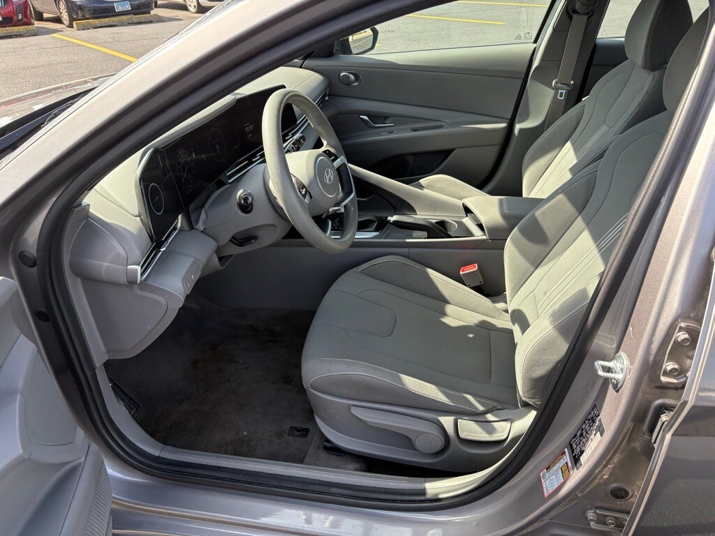 2024 Hyundai Elantra SEL photo 4