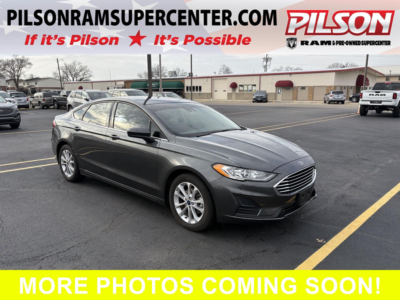2019 Ford Fusion SE's photo